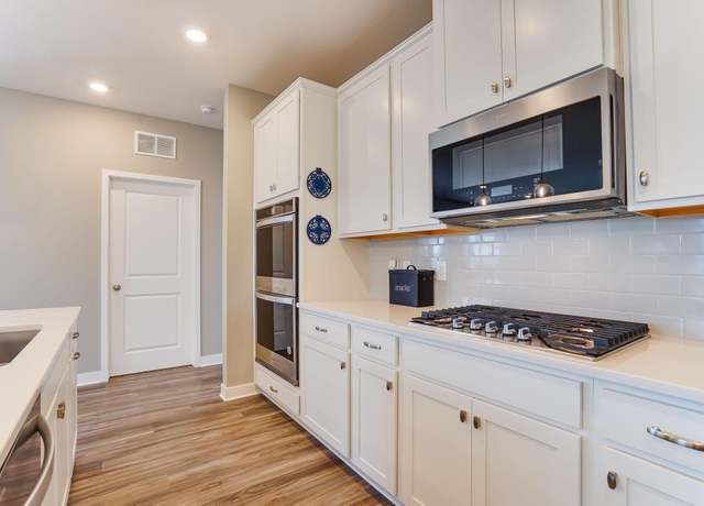 Property at 19336 Grass Lake Trl, Rogers, MN 55374, 3 beds, 2 baths