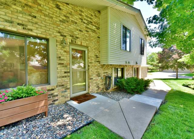 Property at 1945 Kingsview Ln N, Plymouth, MN 55447, 3 beds, 2 baths