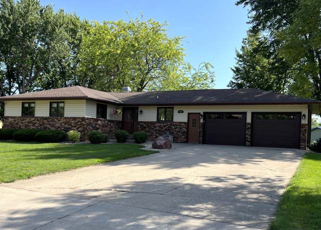 Property at 1085 20th St, Windom, MN 56101, 3 beds, 3 baths