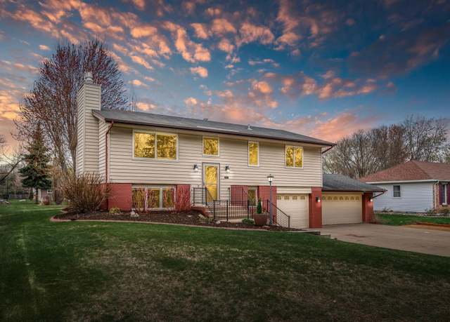 Property at 1028 Merritt St, Shakopee, MN 55379, 4 beds, 2 baths