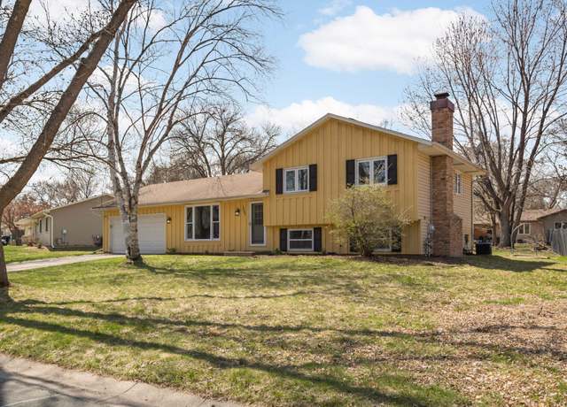 Property at 10382 Huntington Dr, Eden Prairie, MN 55347, 3 beds, 2 baths