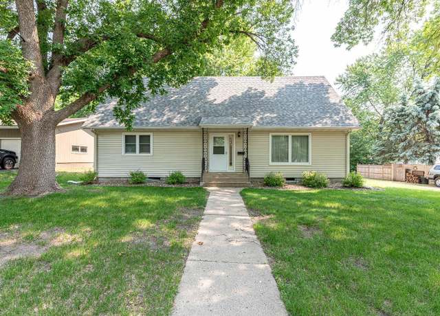Property at 419 W Jackson St, Saint Peter, MN 56082, 4 beds, 2 baths