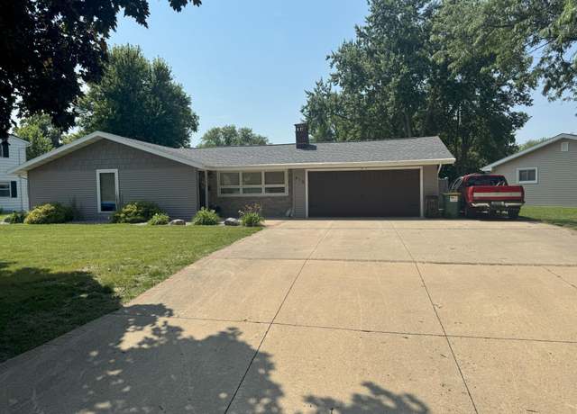 Property at 410 Ridge Rd, Albert Lea, MN 56007, 2 beds, 3 baths