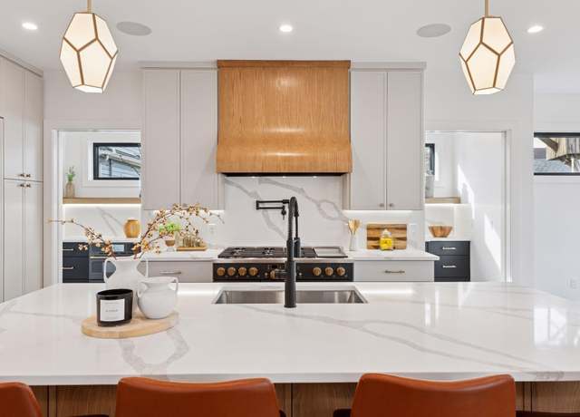 Property at 6008 Oaklawn Ave, Edina, MN 55424, 5 beds, 5 baths