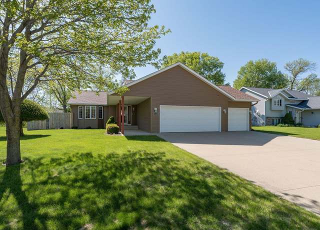 Property at 2176 Eagle Ridge Dr, North Mankato, MN 56003, 4 beds, 2 baths
