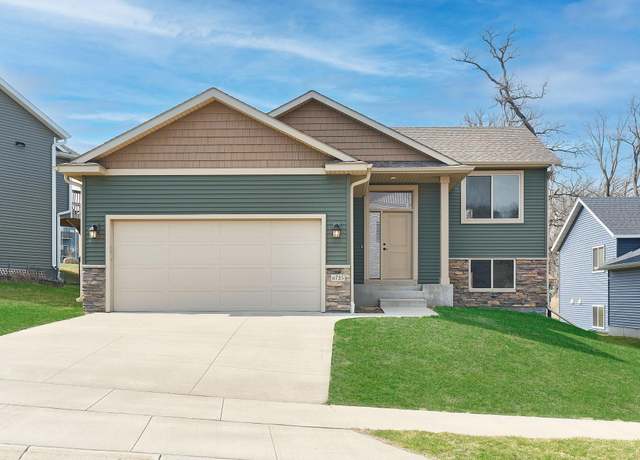 Property at 6735 Gaillardia Dr NW, Rochester, MN 55901, 4 beds, 3 baths