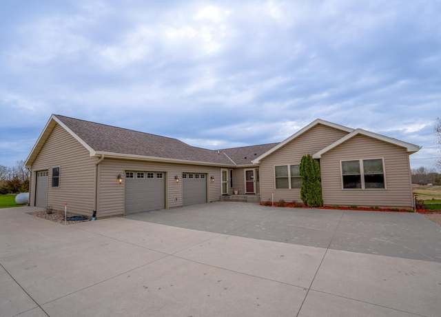 Property at 19279 Highway 71 NE, New London Twp, MN 56273, 4 beds, 4 baths