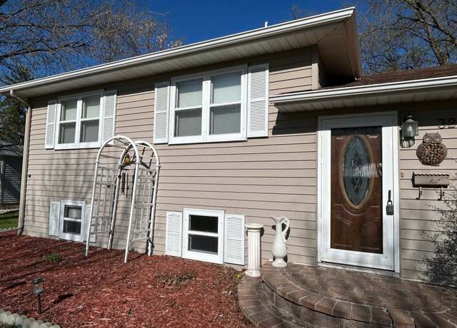 Property at 324 Maple Ave S, Thief River Falls, MN 56701, 4 beds, 3 baths
