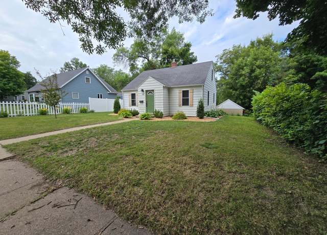 Property at 818 Kenwood St, Alexandria, MN 56308, 3 beds, 1 bath