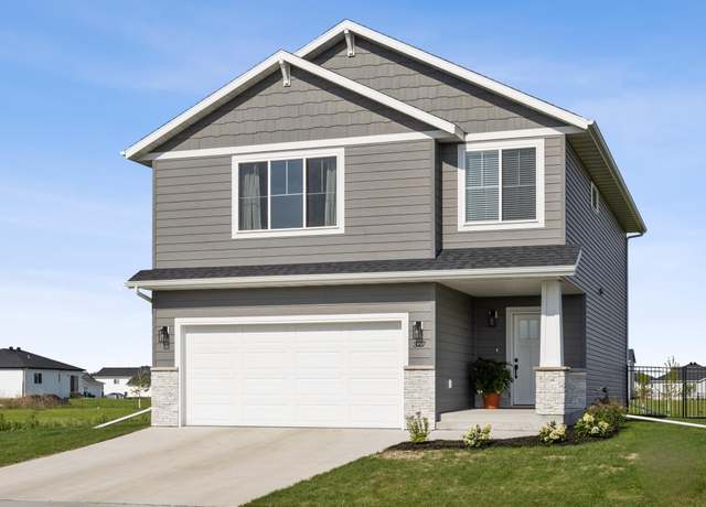 Property at 327 Lionheart Dr, Horace, ND 58047, 3 beds, 3 baths