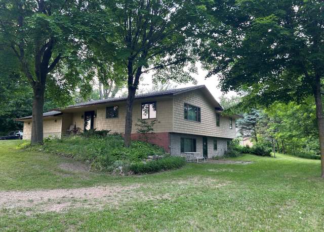 Property at 1640 95th St SE, Franklin Twp, MN 55328, 5 beds, 3 baths