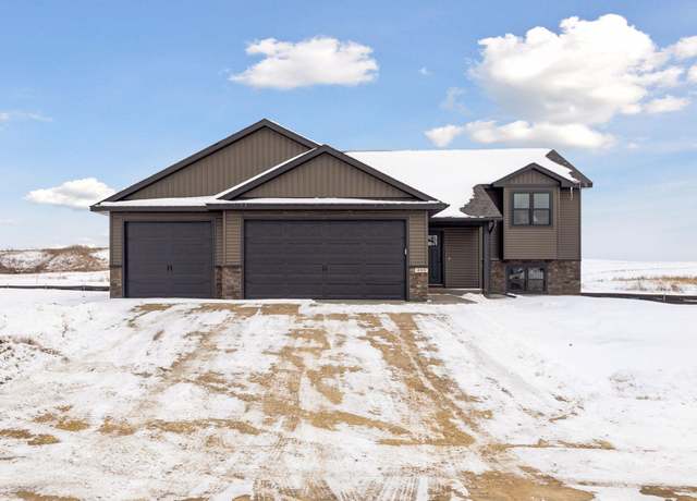Property at 440 Coyote Way, New Richmond, WI 54017, 2 beds, 2 baths