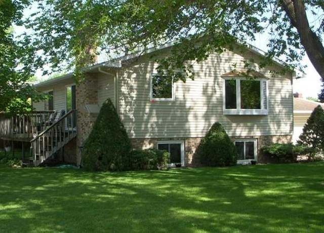 Property at 725 49th Ave, Goodview, MN 55987, 4 beds, 2 baths