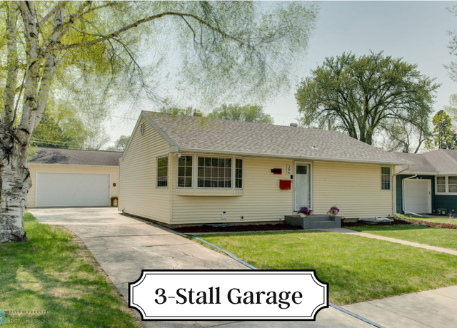 Property at 306 23rd Ave N, Fargo, ND 58102, 4 beds, 2 baths