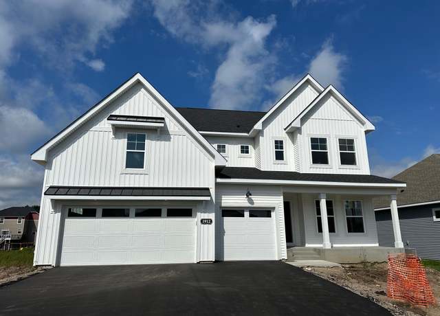Property at 1912 Sparrow Dr, Shakopee, MN 55379, 4 beds, 5 baths