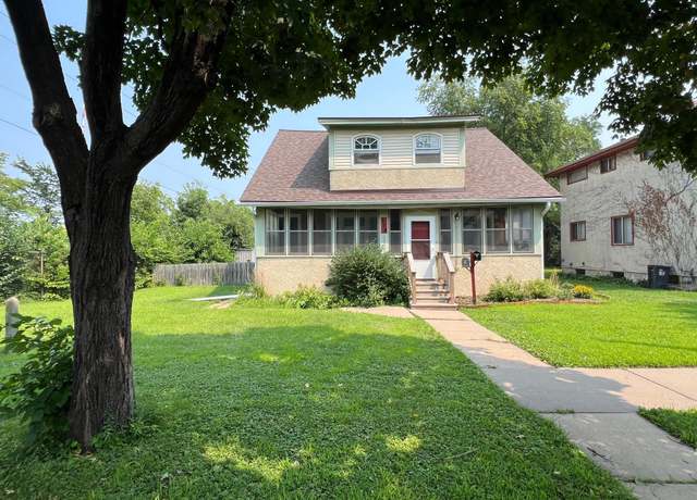 Property at 914 Charlotte St, Saint Paul, MN 55104, 3 beds, 2 baths