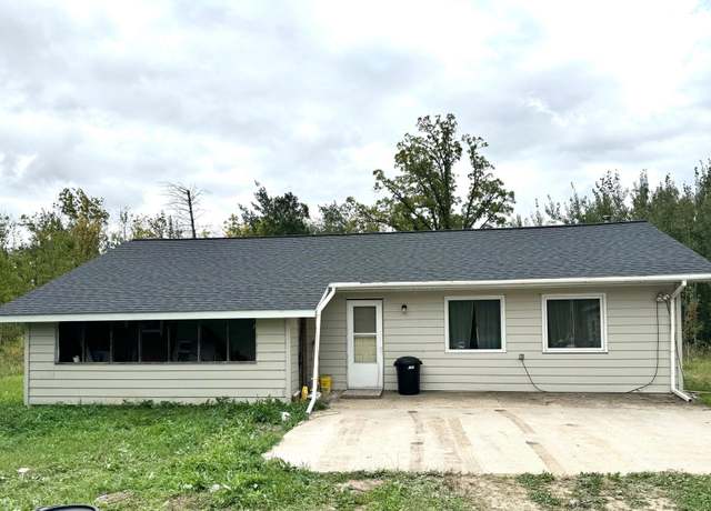 Property at 1008 Highway 11 S, Badger, MN 56714, 3 beds, 1 bath
