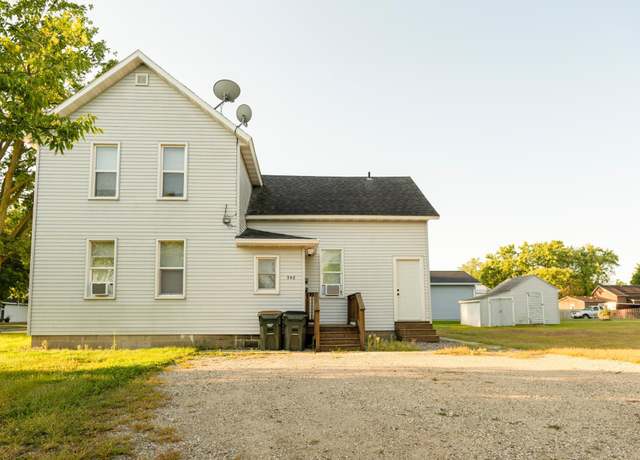 Property at 546 4th Ave SE, Hutchinson, MN 55350, 4 beds, 2 baths
