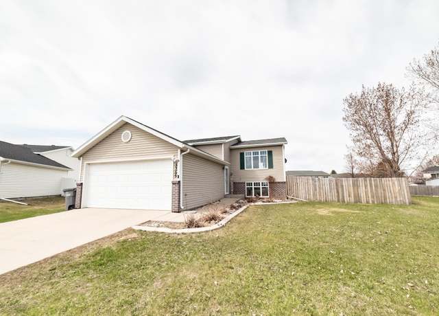 Property at 3355 39th St S, Moorhead, MN 56560, 4 beds, 2 baths