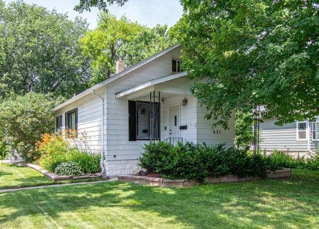 Property at 621 15th St S, Fargo, ND 58103, 2 beds, 1 bath