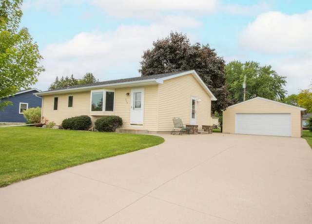 Property at 113 Linda Dr, Eagle Lake, MN 56024, 3 beds, 1 bath