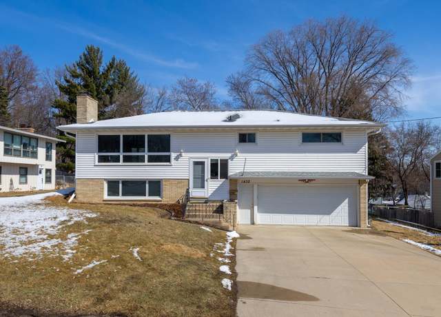 Property at 1432 8th Ave NW, Rochester, MN 55901, 4 beds, 2 baths