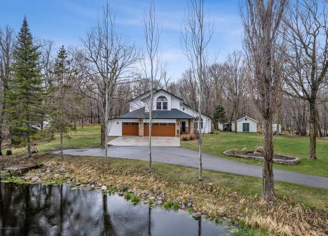 Property at 581 Shorewood Dr, Detroit Lakes, MN 56501, 4 beds, 3 baths