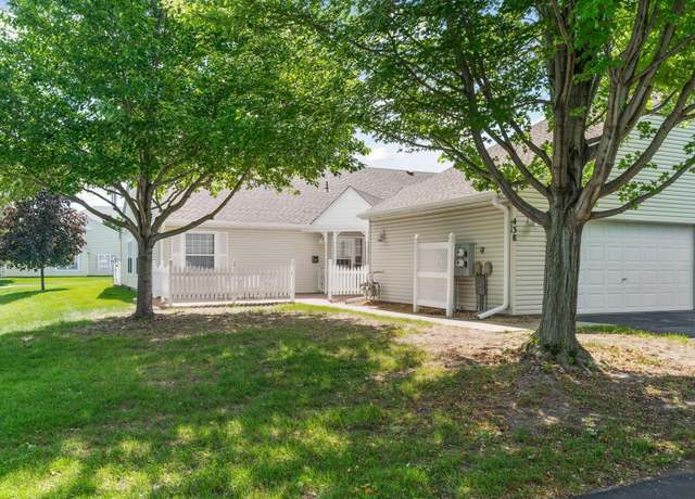 Property at 438 Sarazin St, Shakopee, MN 55379, 2 beds, 2 baths