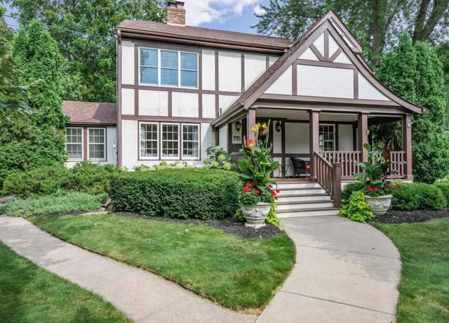 Property at 715 3rd St S, Stillwater, MN 55082, 4 beds, 3 baths