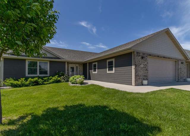 Property at 1933 Lexington Ln, North Mankato, MN 56003, 5 beds, 3 baths