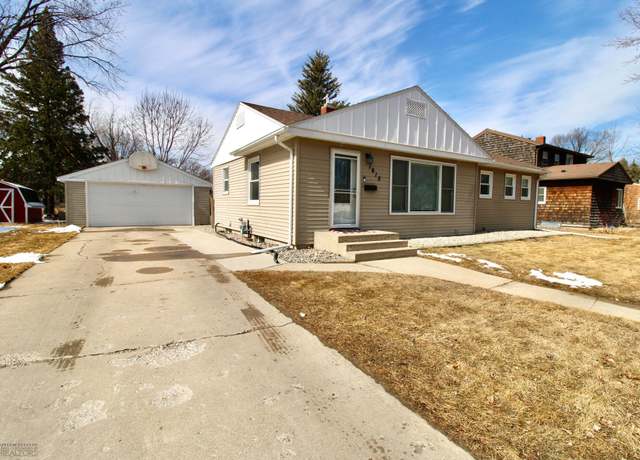 Property at 1615 13th St S, Moorhead, MN 56560, 3 beds, 2 baths