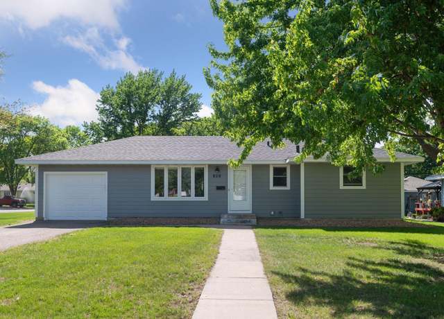 Property at 828 Atwood St S, Shakopee, MN 55379, 4 beds, 2 baths