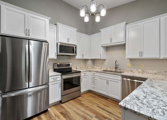 Property at 15195 Patricia Ct, Eden Prairie, MN 55346, 3 beds, 2 baths