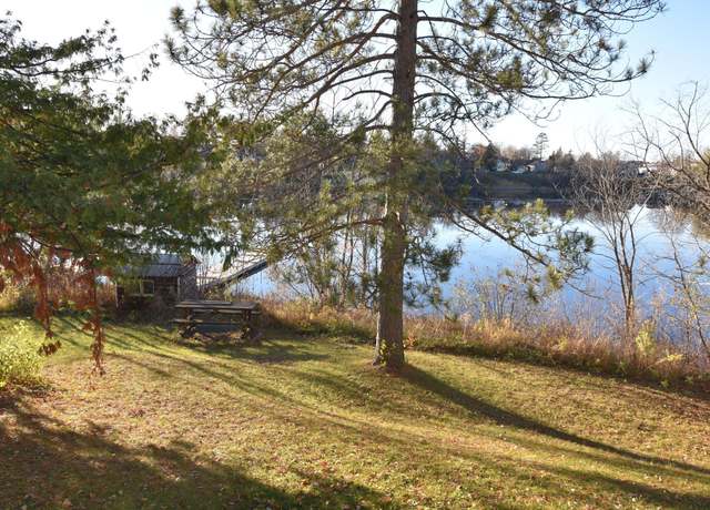 Property at 205 2nd Ave SE, Baudette, MN 56623, 5 beds, 2 baths