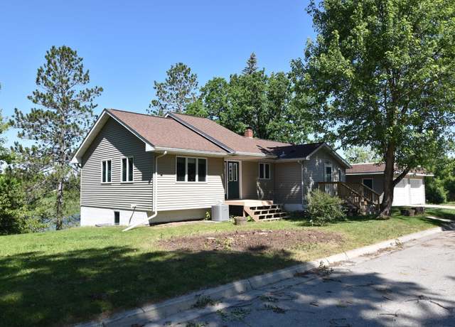 Property at 205 2nd Ave SE, Baudette, MN 56623, 5 beds, 2 baths