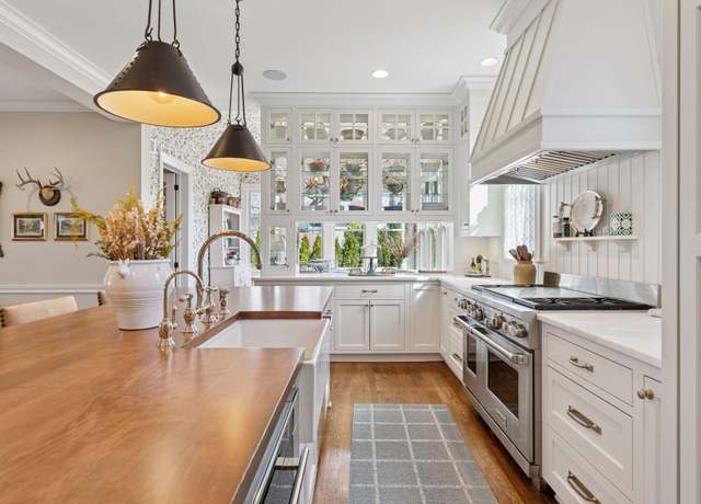 Property at 683 Osceola Ave, Saint Paul, MN 55105, 6 beds, 6 baths