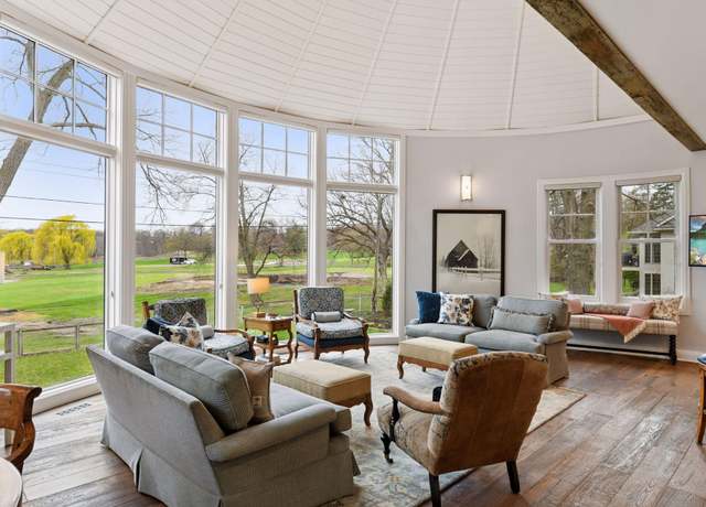 Property at 125 Chevy Chase Dr, Orono, MN 55391, 4 beds, 4 baths