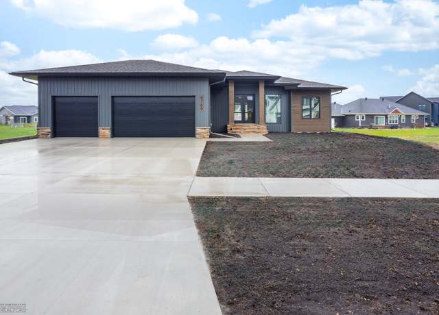 Property at 4769 Prairie Pond Xing S, Fargo, ND 58104, 5 beds, 3 baths