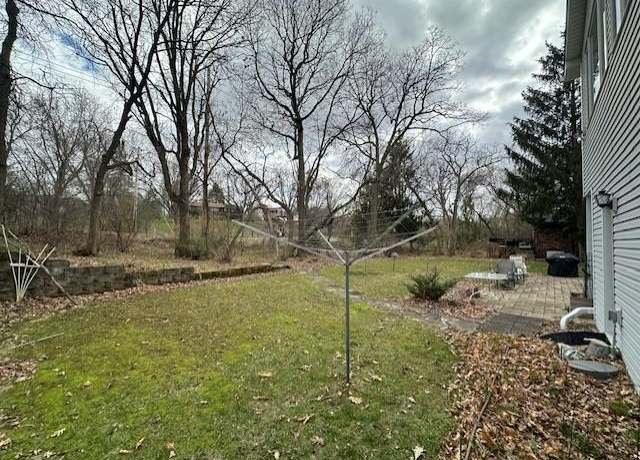 Property at 6265 Applewood Rd, Woodbury, MN 55125, 3 beds, 3 baths