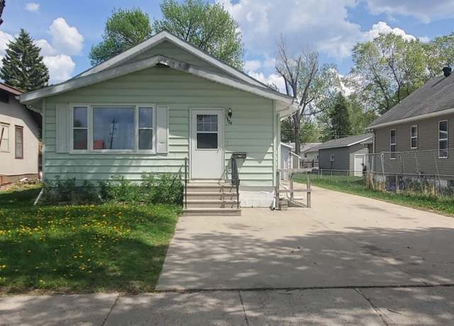 Property at 326 24th St S, Fargo, ND 58103, 3 beds, 2 baths