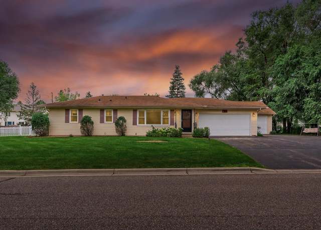 Property at 9120 207th St W, Lakeville, MN 55044, 3 beds, 2 baths