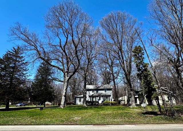 Property at 18780 Minnetonka Blvd, Deephaven, MN 55391, 4 beds, 2 baths