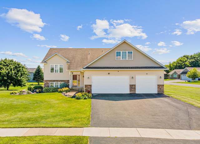 Property at 8649 Independence Dr, Chisago City, MN 55013, 5 beds, 3 baths