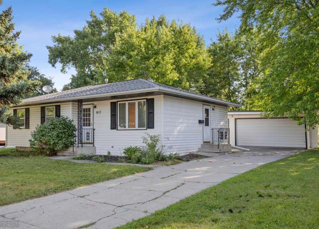 Property at 817 30th St N, Fargo, ND 58102, 4 beds, 2 baths