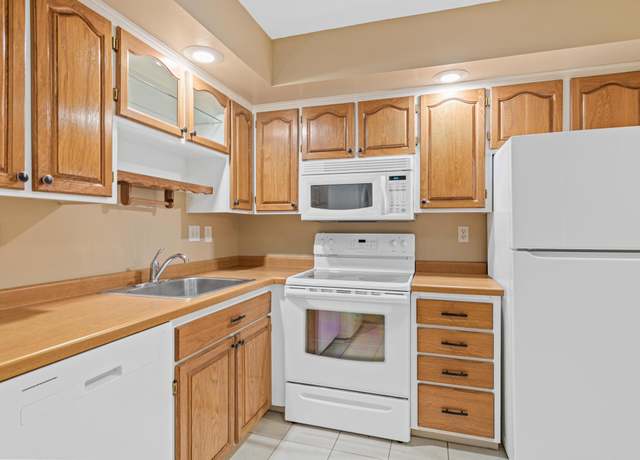 Property at 12600 Parkwood Dr #213, Burnsville, MN 55337, 2 beds, 2 baths