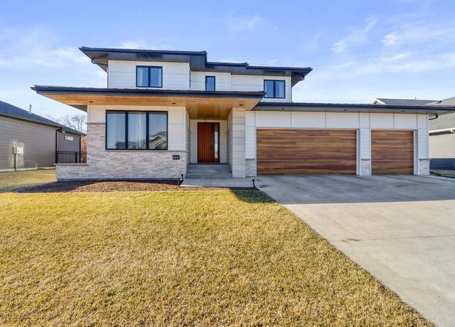 Property at 3537 Grandwood Dr N, Fargo, ND 58102, 6 beds, 5 baths