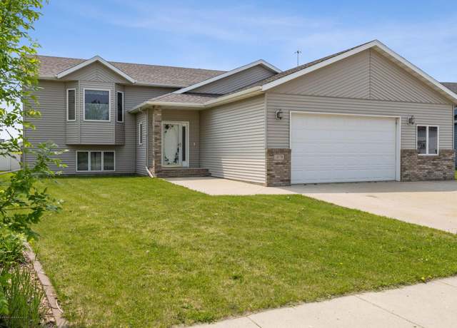 Property at 1878 10th St W, West Fargo, ND 58078, 4 beds, 2 baths