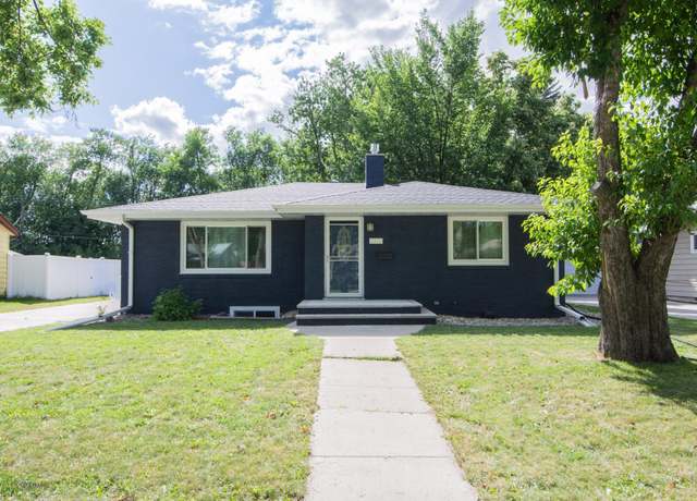Property at 2302 10th St N, Fargo, ND 58102, 4 beds, 2 baths