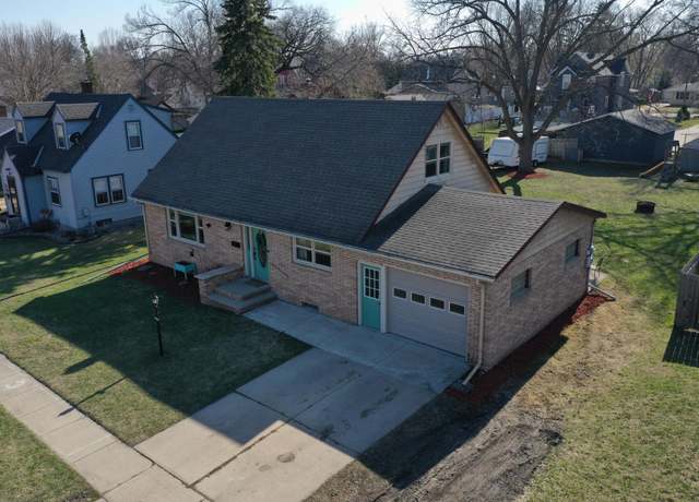 Property at 906 4th St SW, Willmar, MN 56201, 4 beds, 3 baths