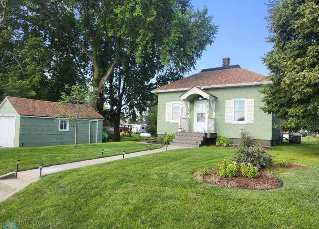 Property at 633 6th St SW, Forman, ND 58032, 2 beds, 1 bath